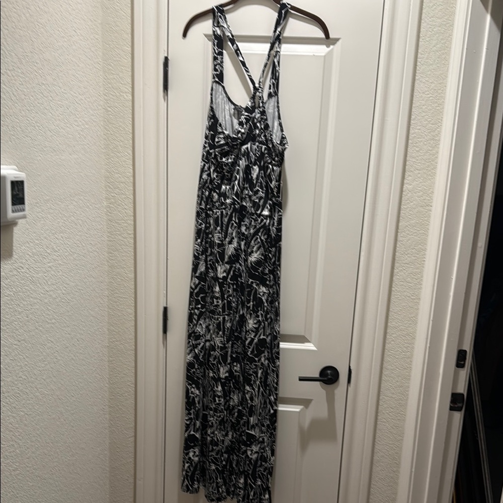 Black and White key hole  maxi dress with pockets